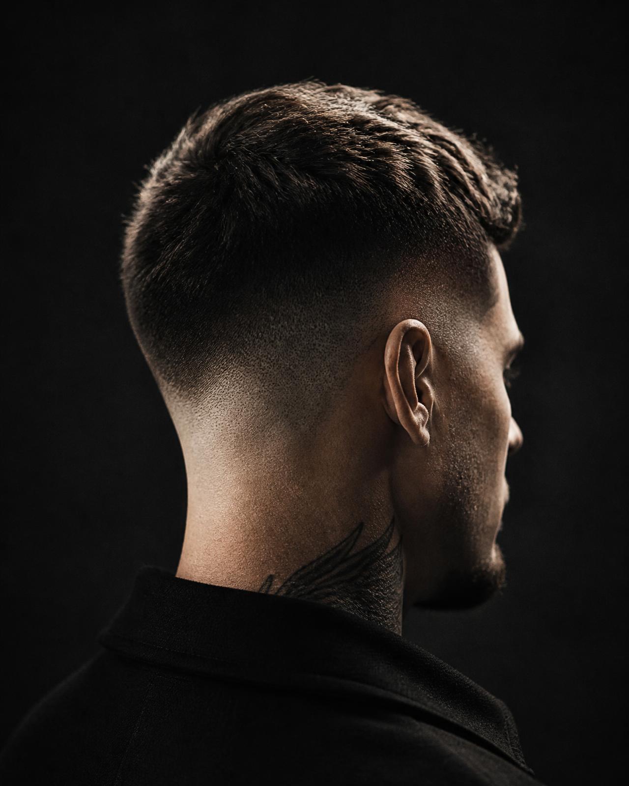 Retrato de estúdio de um corte de cabelo com degradê definido